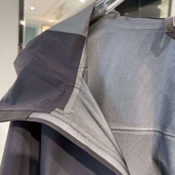 Arc’teryx Beta Series Beta LT Hooded Hardshell Jacket - Picture 9 of 9